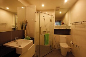 Apartment, 1 Bedroom, Hot Tub | Bathroom