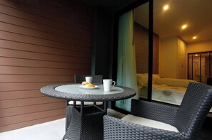 Apartment, 1 Bedroom, Hot Tub | Outdoor dining