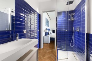 8 habitaciones, tabla de planchar con plancha y wifi gratis
