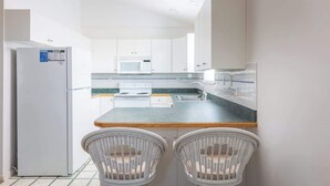 Coffee/tea maker, fridge, microwave, stovetop - 5 Min Walk to Nags Head Beach, Centrally Located! (Nags Head)