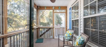 5 Min Walk to Nags Head Beach & Centrally Located!