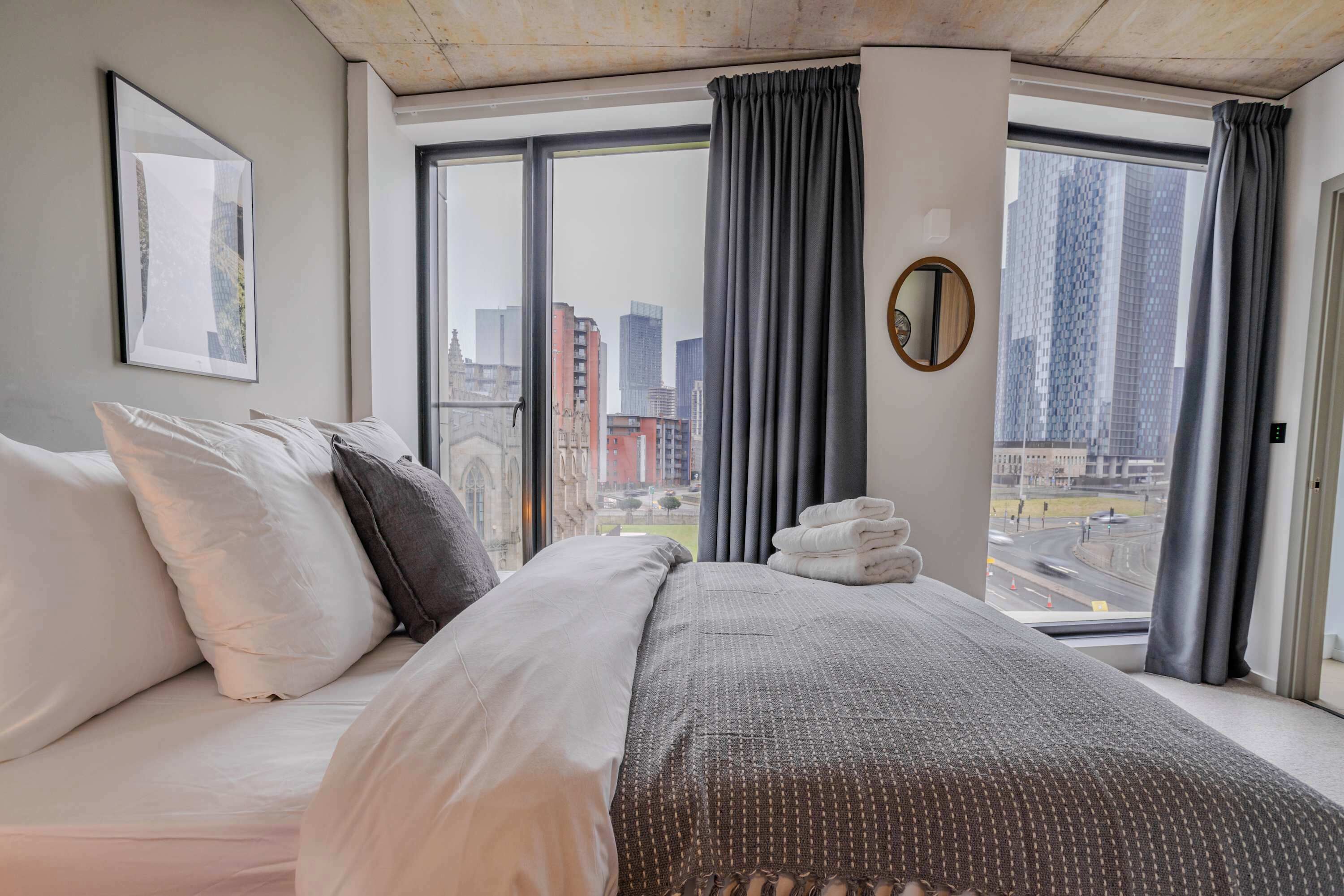 2 habitaciones, tabla de planchar con plancha, wifi y ropa de cama 