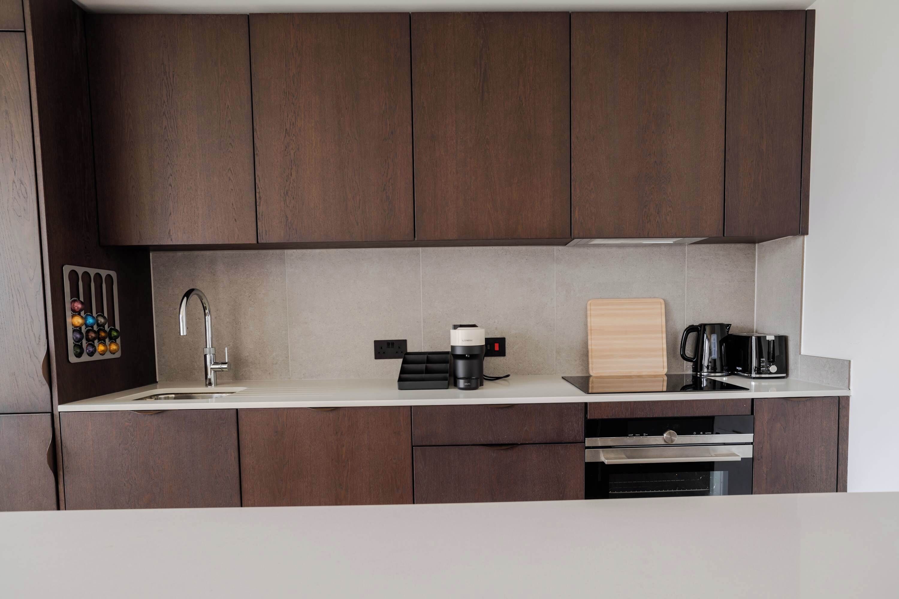 Fridge, oven, stovetop, dishwasher