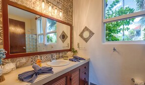 Shower, hair dryer, towels