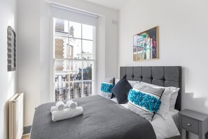 8 chambres, fer et planche à repasser, Wi-Fi, draps fournis