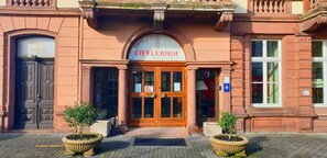 A building with a sign reading "Eifelerhof Hotel & Restaurantants". - Hotel Eifeler Hof Kyllburg (Kyllburg)