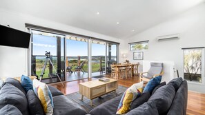 Älytelevisio, DVD-soitin, stereot, työhuone