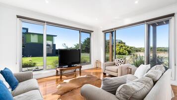 Smart TV, DVD player, stereo, offices