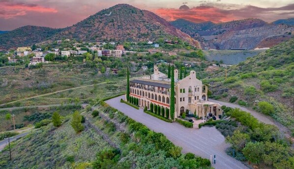 Exterior - Historic Luxury Mansion in Jerome Views of Sedona (Jerome)