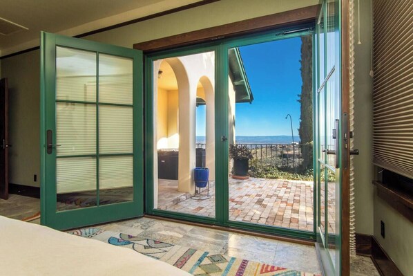 2 bedrooms, desk, iron/ironing board, free WiFi - Historic Villa Sleeps 6 Red Rock Views by Sedona (Jerome)