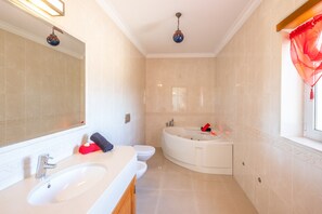 Villa | Badezimmer | Haartrockner