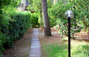 Property grounds - VILLETTA STELLA - Pretty little villa 200 m from the beach. (Santa Margherita di Pula)