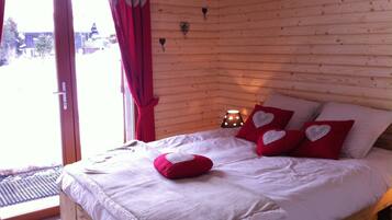 3 chambres, bureau, fer et planche Ă repasser, lit parapluie