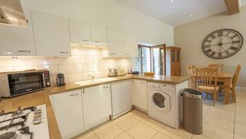 Batterie de cuisine, vaisselle et ustensiles