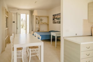 Estudi Comfort, vistes a la piscina | 2 dormitoris i wifi gratuïta