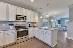 Fridge, microwave, oven, stovetop - The Sunny Kure - Charming Coastal Getaway! (Kure Beach)