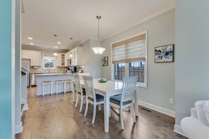 Dining - The Sunny Kure - Charming Coastal Getaway! (Kure Beach)