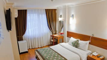 Phòng đôi hoặc 2 giường đơn Tiêu chuẩn, quang cảnh thành phố | Bộ đồ giường cao cấp, két bảo mật tại phòng, bàn