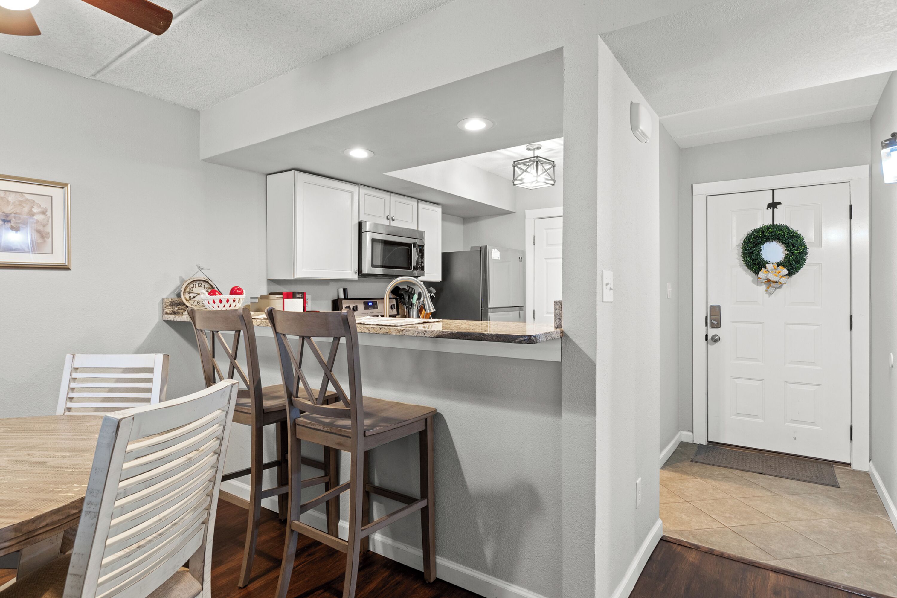 Signature Condo, 2 Bedrooms, Fireplace, Mountainside | Private kitchen | Fridge, microwave, oven, stovetop