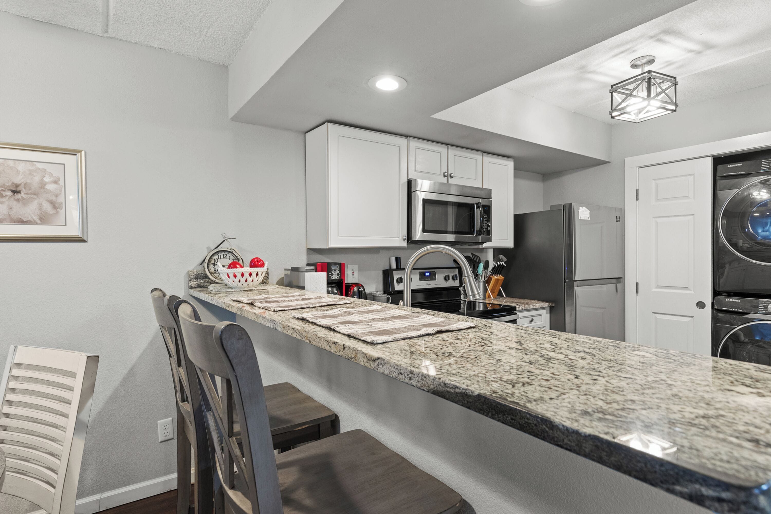 Signature Condo, 2 Bedrooms, Fireplace, Mountainside | Private kitchen | Fridge, microwave, oven, stovetop