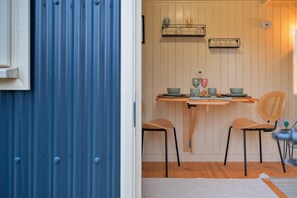 Interior - The Chicken Hut (Steane)