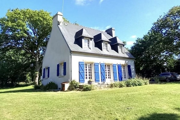 La maison vue du jardin