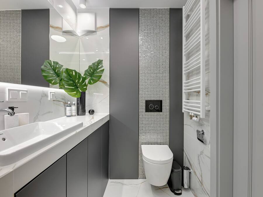 Design Apartment | Bathroom | Separate bathtub and shower, free toiletries, hair dryer, towels