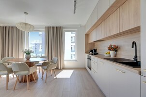 Grand Apartment | Hypo-allergenic bedding, individually decorated, individually furnished