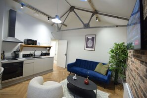 TV - CITYeSCAPE - 2BR Apt 3, En-suite, Sofa Bed, NQ (Greater Manchester)