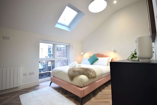 2 bedrooms, iron/ironing board, Internet, bed sheets