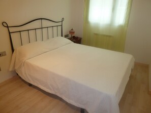 3 bedrooms, iron/ironing board