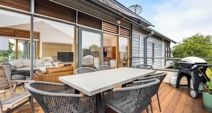 Ocean Breeze - Retreat in Torquay, Sleeps 11!