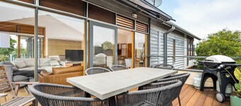 Ocean Breeze - Retreat in Torquay, Sleeps 11!