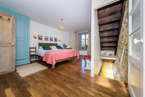 2 slaapkamers, een strijkplank/strijkijzer, wifi, beddengoed