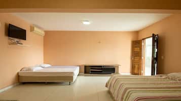 5 bedrooms, iron/ironing board, WiFi, bed sheets