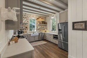 Fridge, microwave, oven, stovetop - Hemlock Mist - Newly Constructed Home on Sparkling Lakes (Highlands)