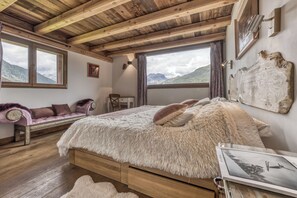 5 habitaciones, escritorio y tabla de planchar con plancha 
