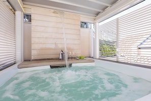 Baignoire à remous privée