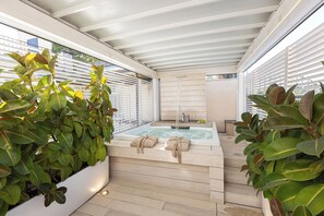 Baignoire à remous privée