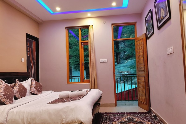 Deluxe Room, Hill View | 1 bedroom, WiFi (free)