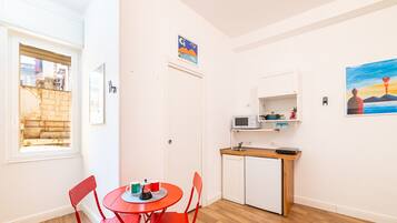 Quarto triplo luxo | Quartos à prova de som, Wi-Fi de cortesia