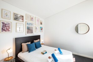 Villa | 4 bedrooms, iron/ironing board, bed sheets - Villa in Alvor for 8 People (Portimão)