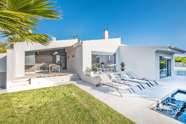 Villa | Outdoor dining