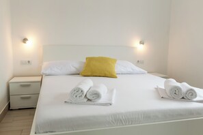2 bedrooms, free WiFi, bed sheets - Two-Bedroom Apartment Semy with Terrace and Sea View (Novalja)