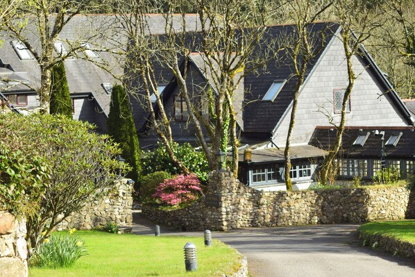 Front of property - Hustyns Hotel (Wadebridge)