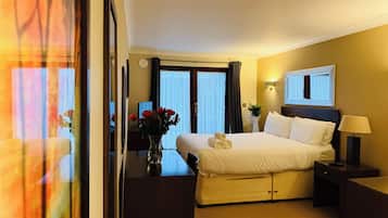 Caja de seguridad en la habitación y escritorio