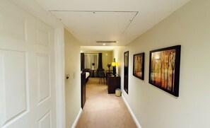 Quarto premium | Cofres nos quartos, escrivaninha, quartos à prova de som