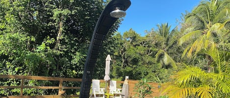 Utomhuspool och uppvärmd pool