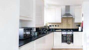 KylskÄp, mikrovÄgsugn, ugn och spishÀll