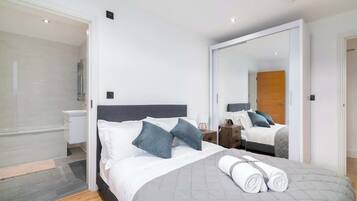 2 sovrum, skrivbord, strykjÀrn/strykbrÀda och resesÀng